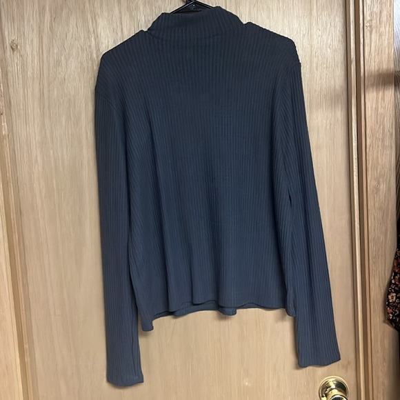 The Good Jane XL/Size 14 Turtle Neck Top with Buttons in Charcoal - Picture 3 of 10
